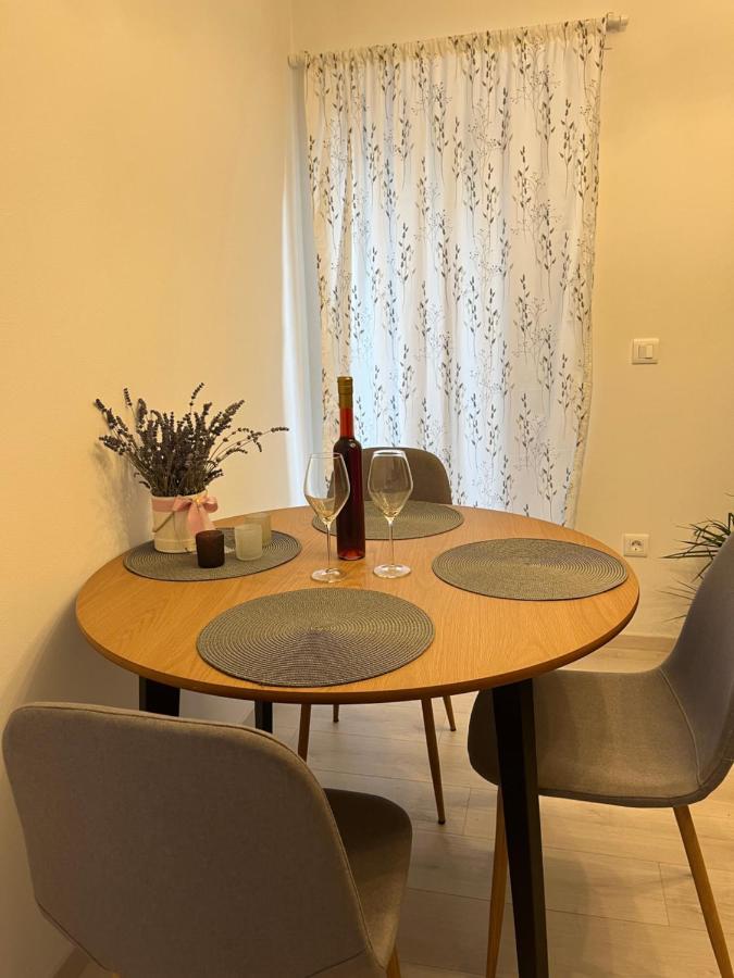 Apartment A & N With Free Private Parking Pula Exteriör bild