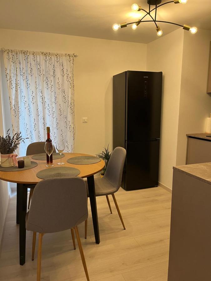 Apartment A & N With Free Private Parking Pula Exteriör bild