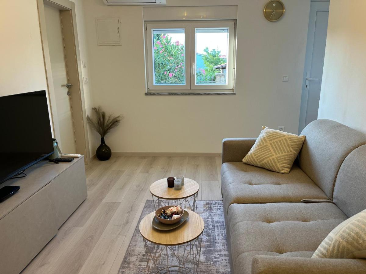 Apartment A & N With Free Private Parking Pula Exteriör bild
